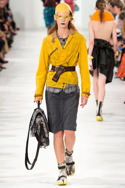 Look 27